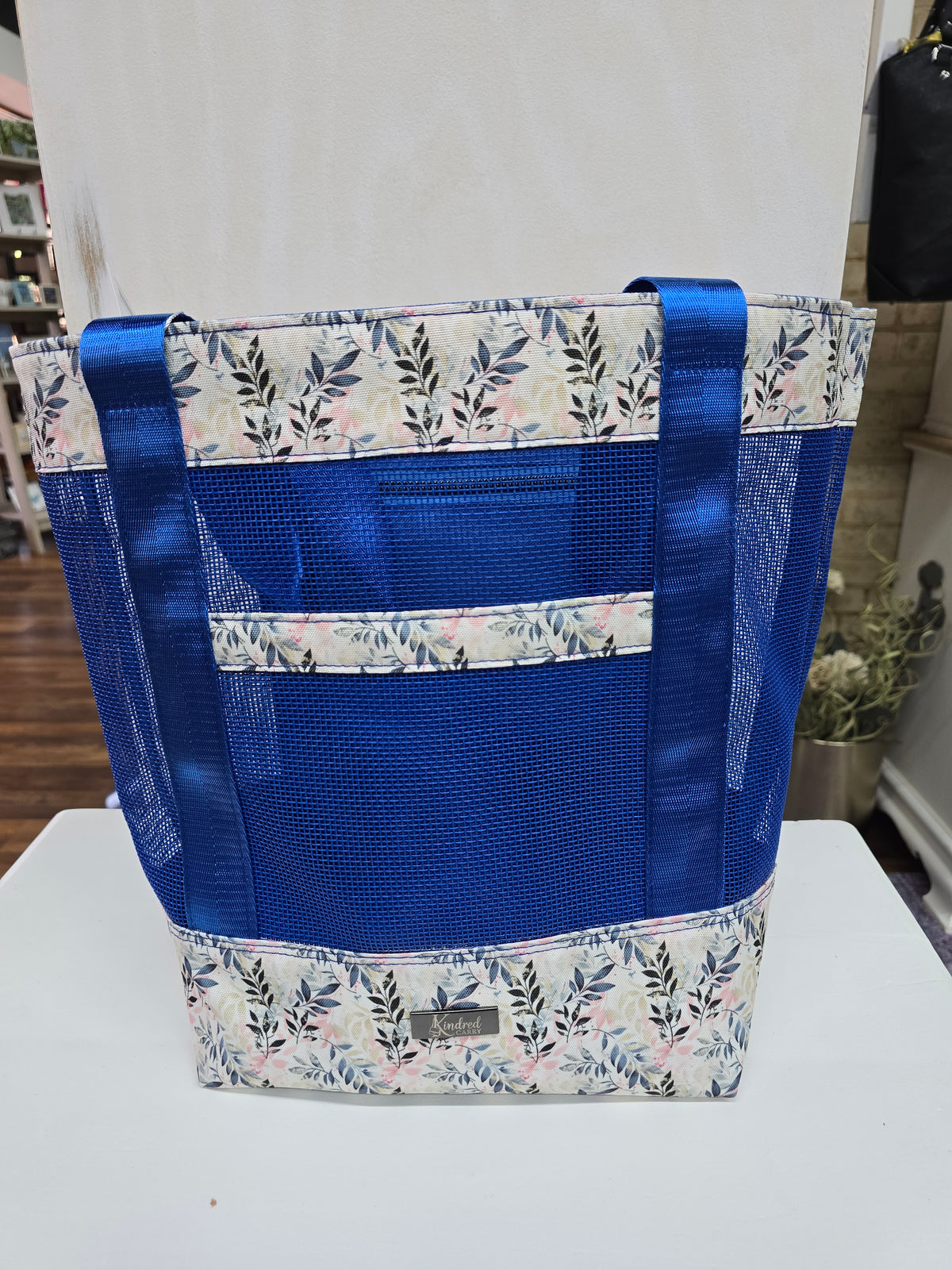 Kindred Carry Market Tote in blue leaves print