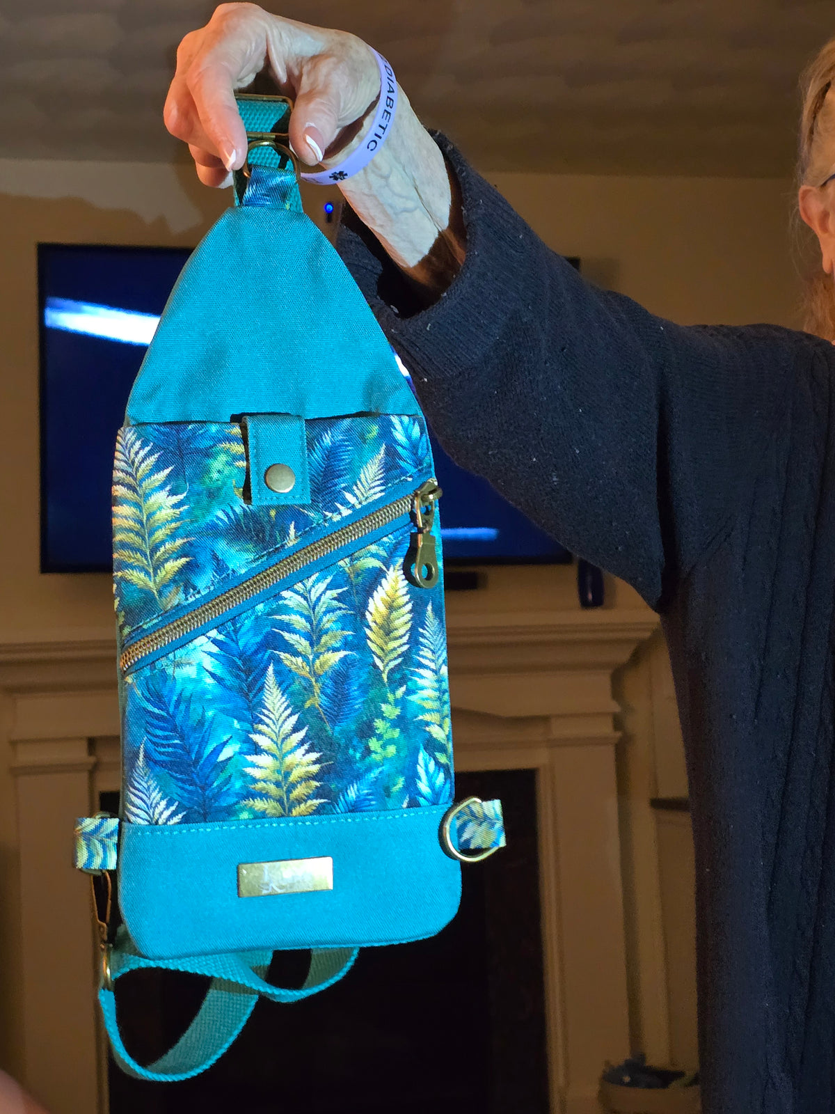Kindred Carry Mini-Traveler sling in teal fern